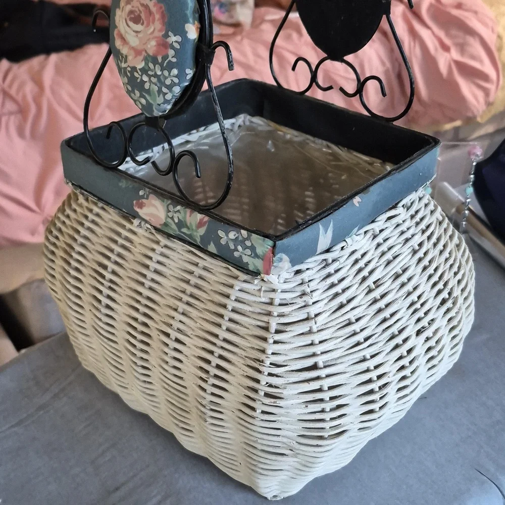 Vintage WhiteWicker Nesting Floral Quilt Metal Handle Basket